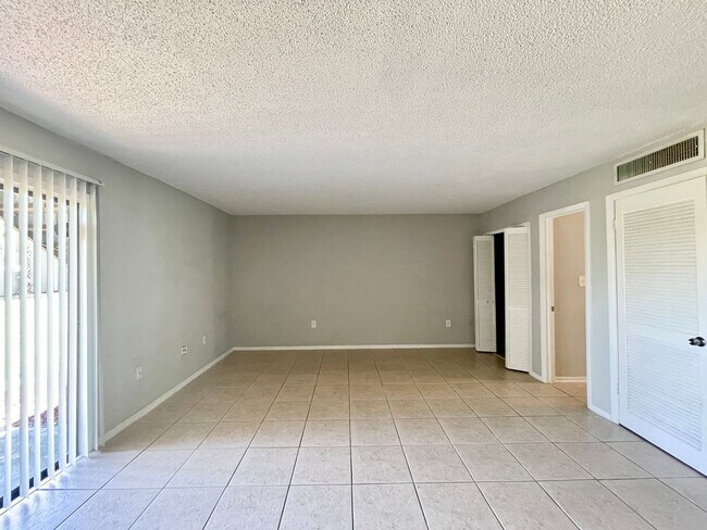 Foto del edificio - WINTER PARK WOODS CONDO
