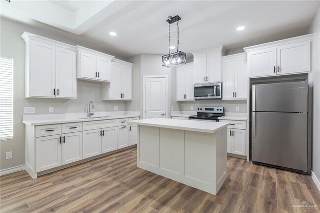 Foto del edificio - 820 E Cedar Ave