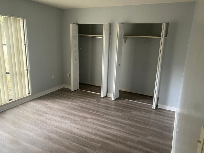 Foto del edificio - * MOVE IN SPECIAL * 1/2 OFF 2ND MONTH'S RENT!! Spacious 1,226 SF Unit - 2 bd / 2 ba near UF - Bra...