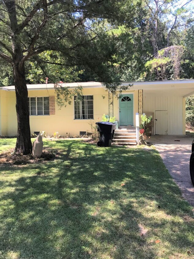 3 BR House Walking Distance to FSU! - 3 BR House Walking Distance to FSU!