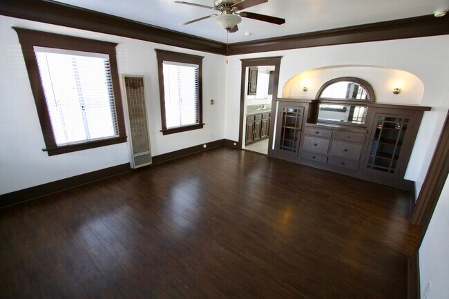 Building Photo - 312 N State St