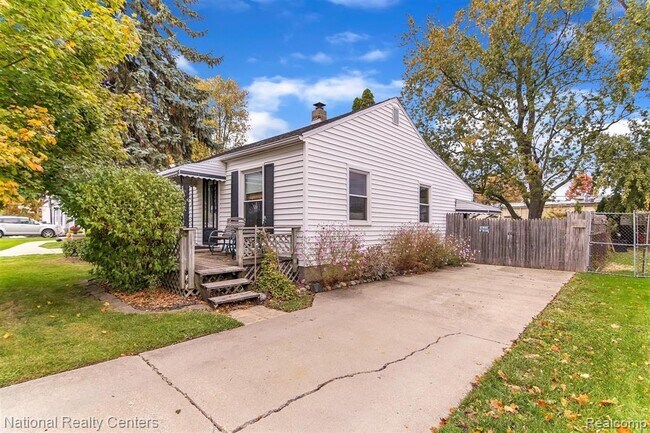 Foto del edificio - 21371 Hillcrest St
