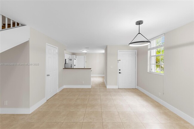 Building Photo - 1081 Sorrento Dr