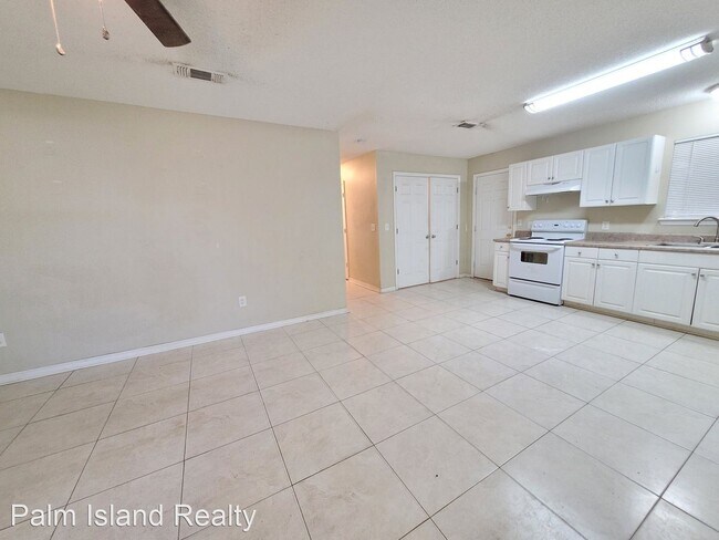 Building Photo - 3 br, 1 bath House - 7820 Irving Ave