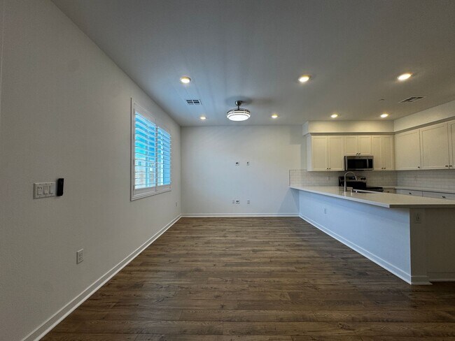 Building Photo - Beautiful, New Siena 3 Bedroom, 2.5 Bath Townhome with Solar for Rent