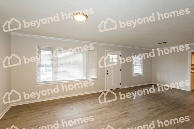Building Photo - Beautifully renovated 3 bed, 2.5 bath home...