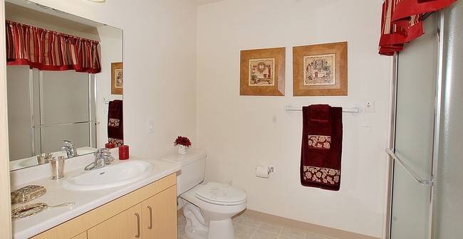 Foto del diseño de interior - Whispering Chase Senior Apartments