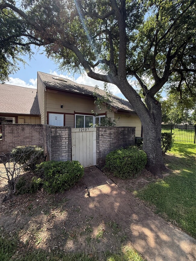 Building Photo - 12507 Newbrook Dr