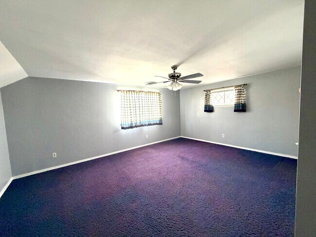 Foto del edificio - Impressive 5 Bedrooms & 3 full Bathroom Home