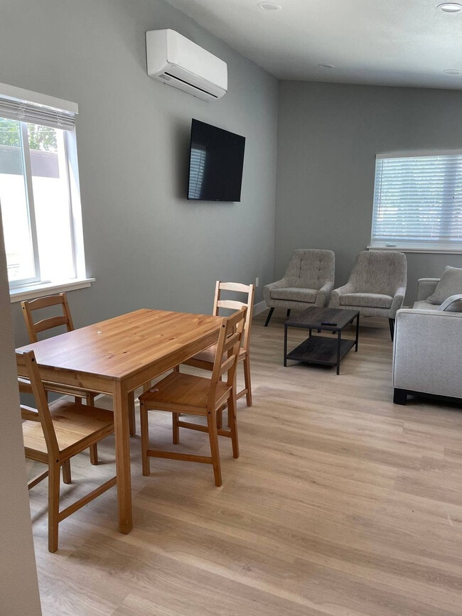 Building Photo - 198 Vía Del Sol