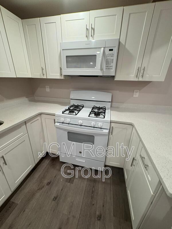 Primary Photo - 32 Hartwell St