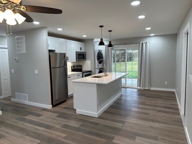 Building Photo - 326 Fairview Dr