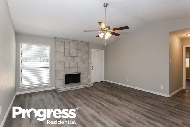 Building Photo - 4210 Glen Hollow Cir