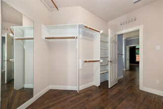 Building Photo - 15 Pawprint Pl
