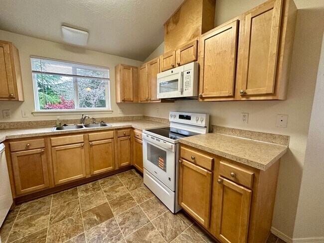 Foto del edificio - Large Updated Three Bedroom Duplex in Sout...