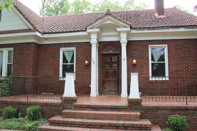 Foto del edificio - 787 Flat Shoals Ave SE