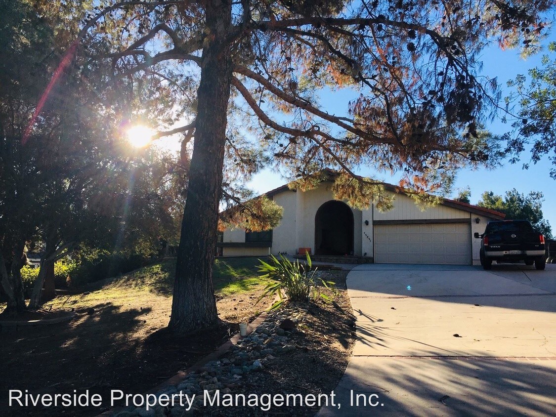 Primary Photo - 3 br, 2 bath House - 12031 Vista De Cerros Dr
