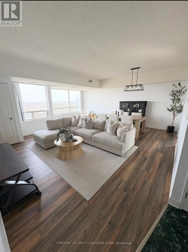 Building Photo - 744 Wonderland Rd S