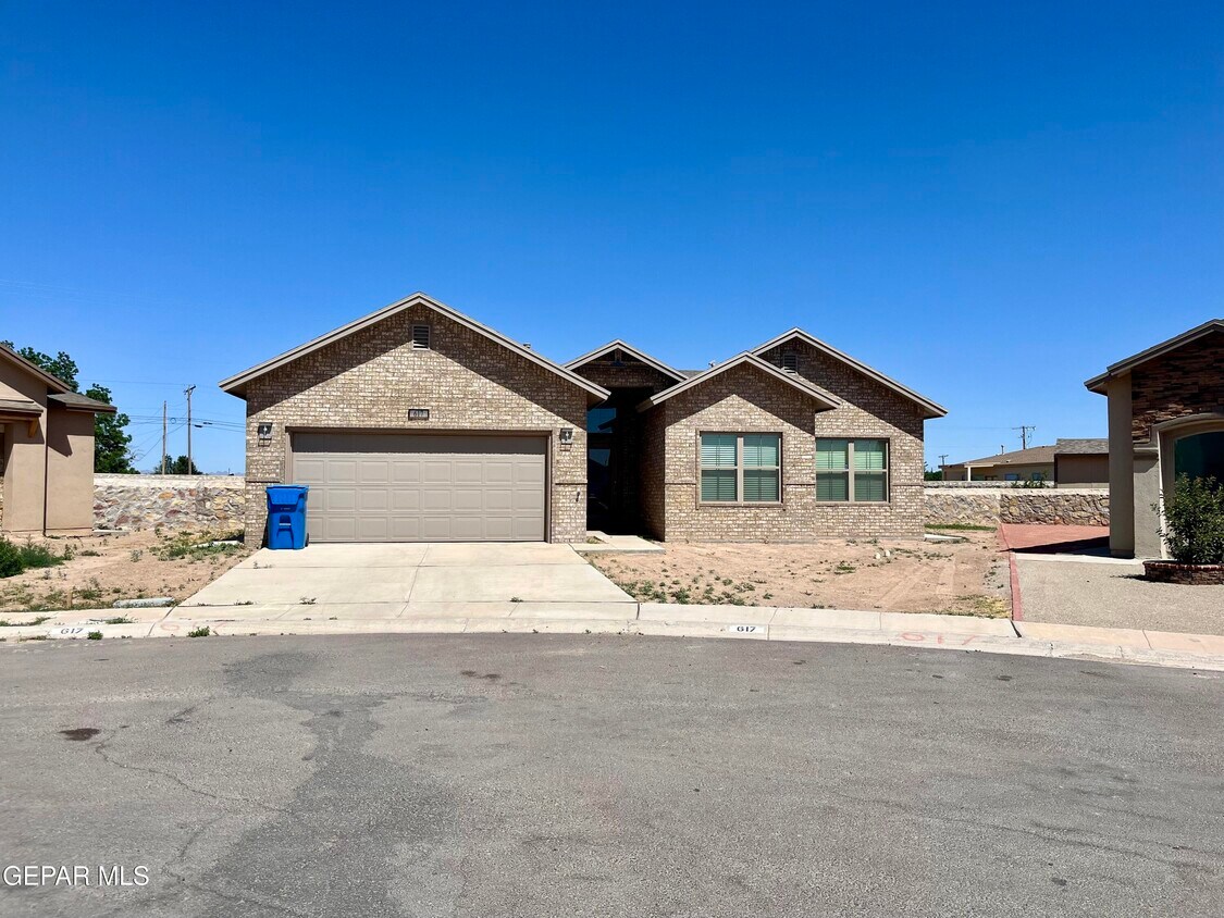 Primary Photo - 617 Rafael Marmolejo St