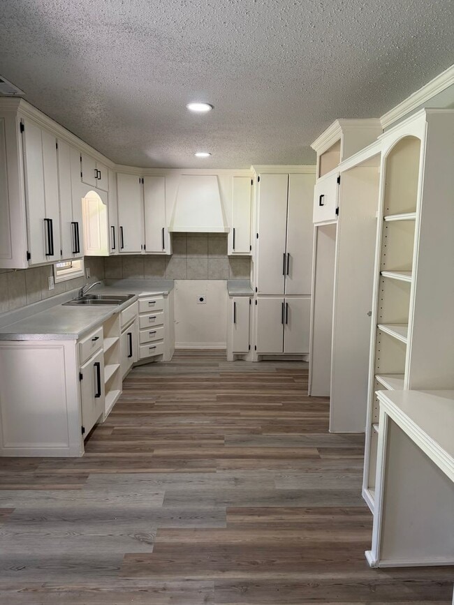 Building Photo - 1009 Shalimar Dr