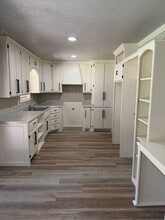 Building Photo - 1009 Shalimar Dr
