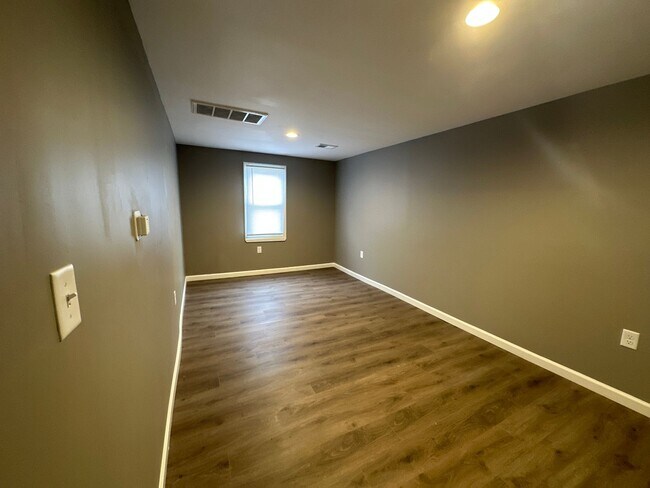 Foto del edificio - 6302 W Medford Ave