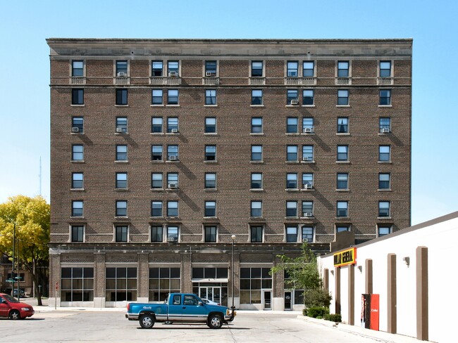 Building Photo - The Manor