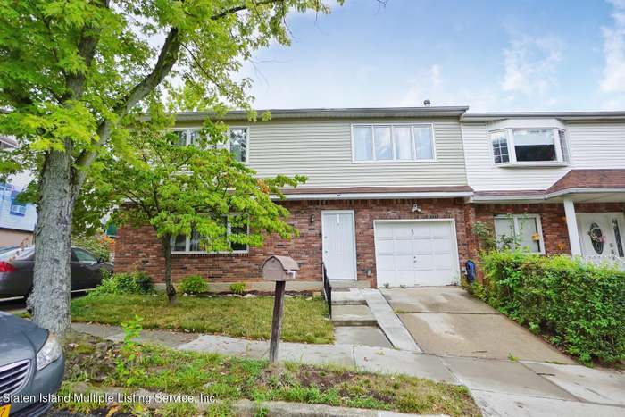 Foto principal - 8 Hemlock Ct