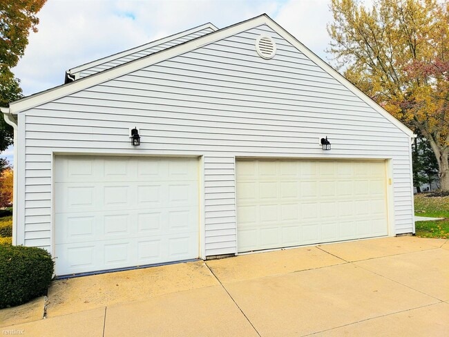 Building Photo - 2 br, 1.5 bath Condo - Bretton North Condo...