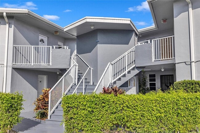 Foto del edificio - 1659 NE Miami Gardens Dr