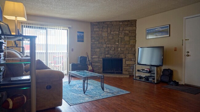 Foto del edificio - Comfy 2b/2ba with Outdoor Pool!