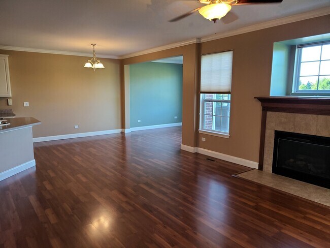Building Photo - 2552 Lorraine Cir