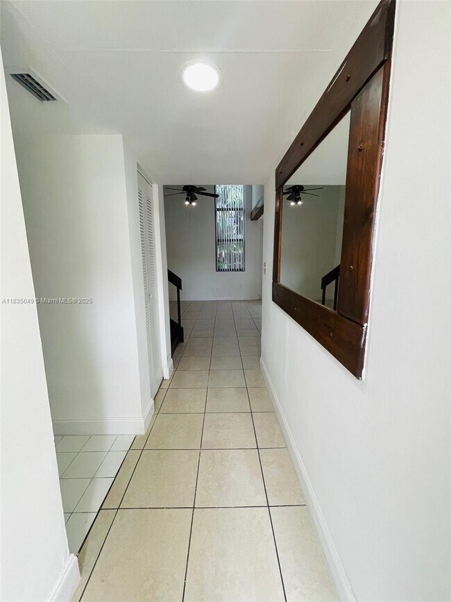 Building Photo - 1107 San Remo Cir