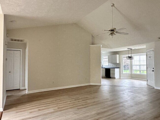 Foto del edificio - 2517 Forest Lodge Dr
