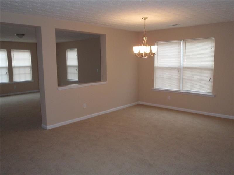 Foto principal - 6588 Waterton Ave SW