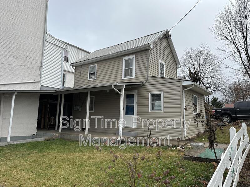 Primary Photo - 1 W Water St