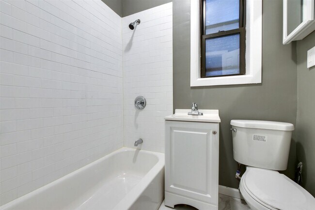 Foto del edificio - 194 Kensington Ave