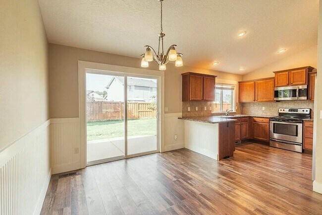 Building Photo - Beautiful 3 bed 2 bath Meridian home in th...