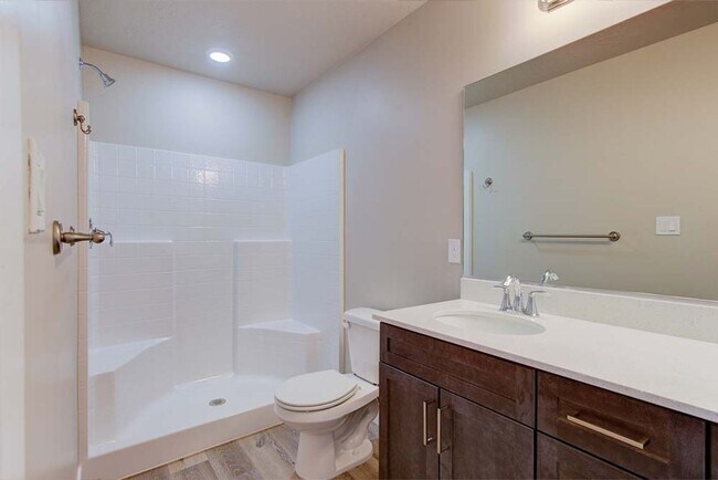 Building Photo - Elite 4 bedroom Townhome/Move in specials!