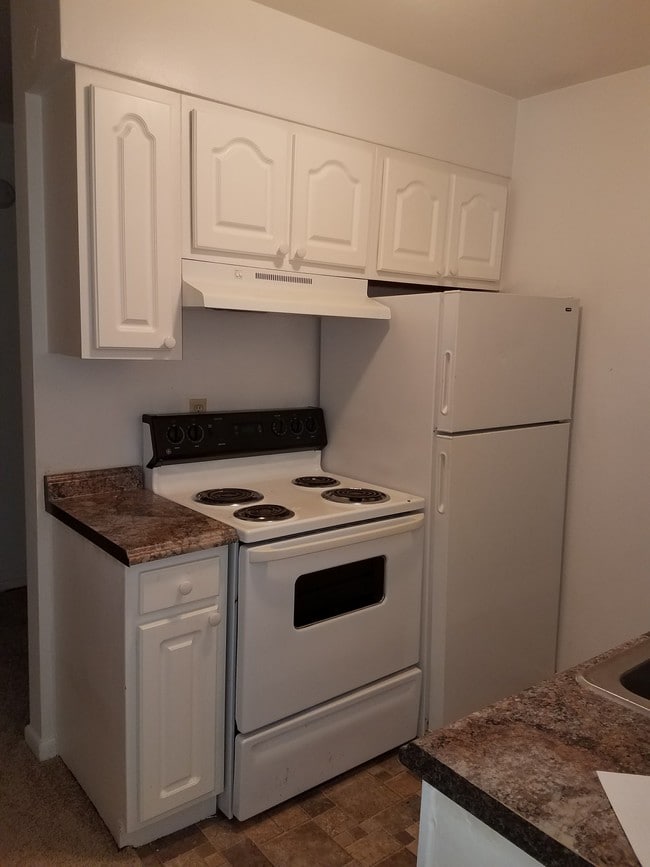 Building Photo - Patriot Glen (FKA Olde English I)