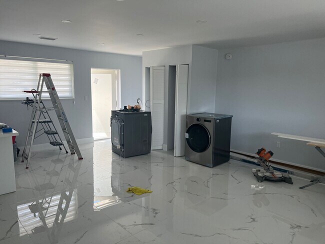Building Photo - Modern Fully Remodelled Waterfront - POOL ...