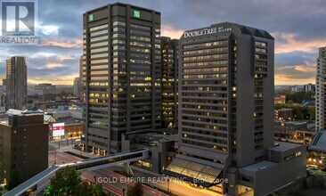 Building Photo - 300 King St