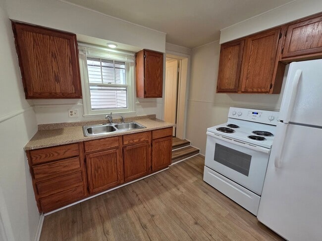 Building Photo - 807 W Packard St