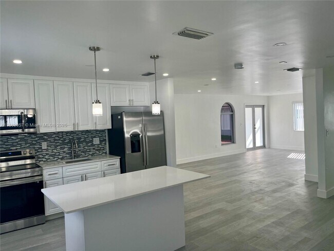 Building Photo - 7113 SW 21st St