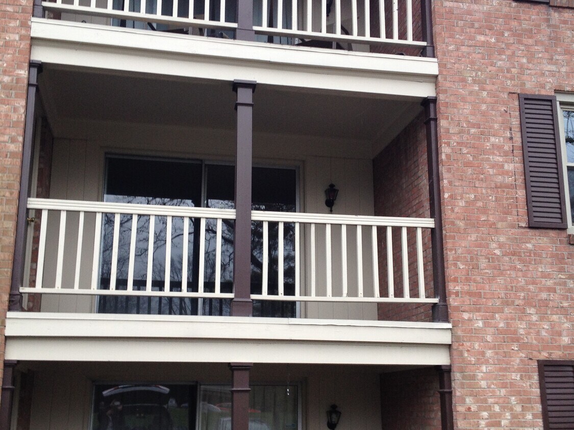 balcony - 991 Manor Ln