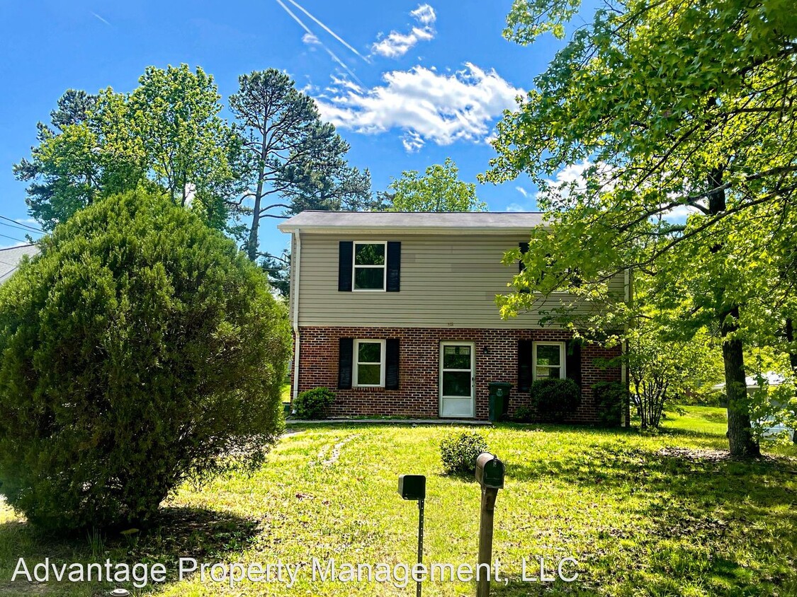 Primary Photo - 3 br, 1.5 bath House - 611 Elizabeth Drive