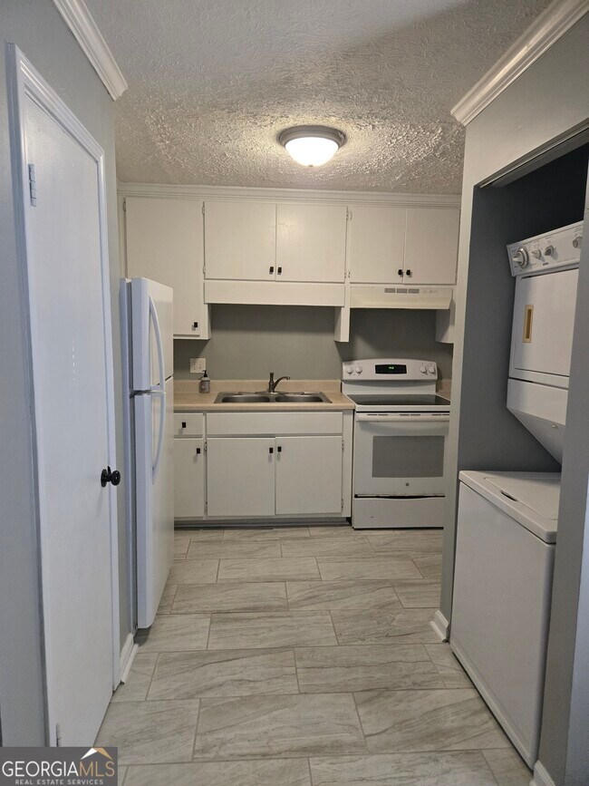 Building Photo - 320 Vine St