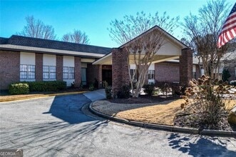 Building Photo - 475 Mount Vernon Hwy NE