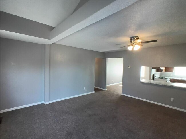 Building Photo - 212 W Rose Dr