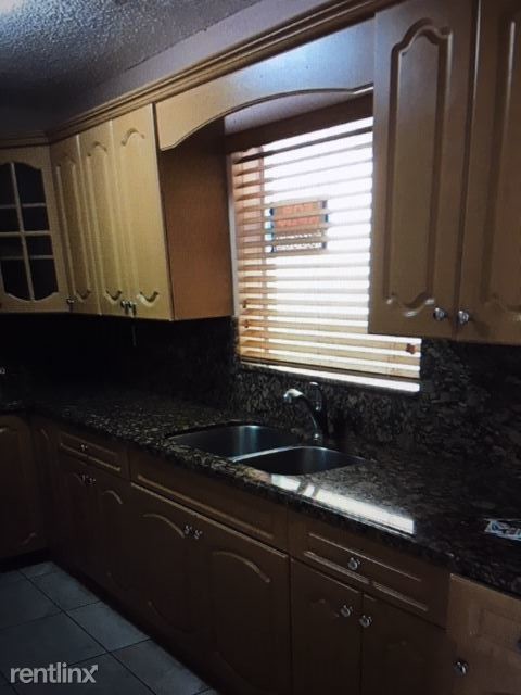Building Photo - 3 br, 2 bath  - Valencia Towers